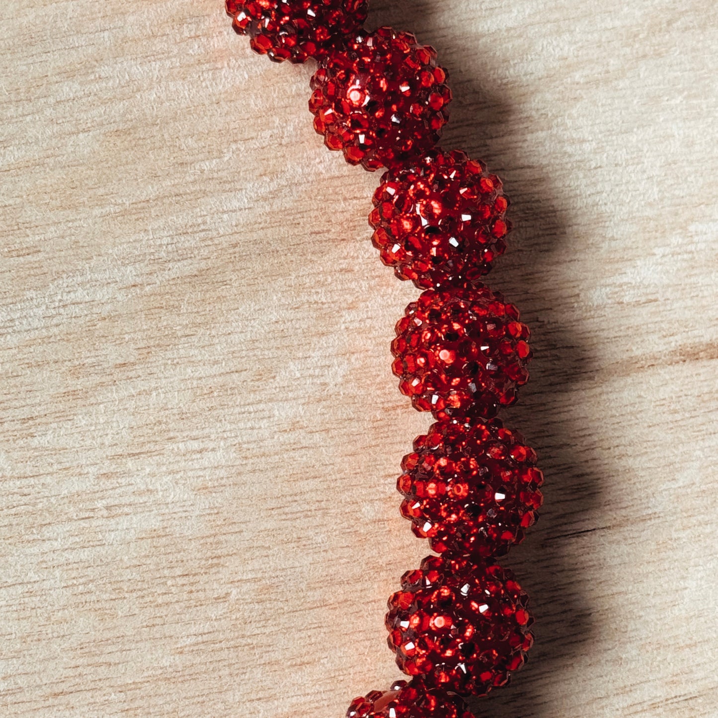 DAZZLING RED NECKLACE