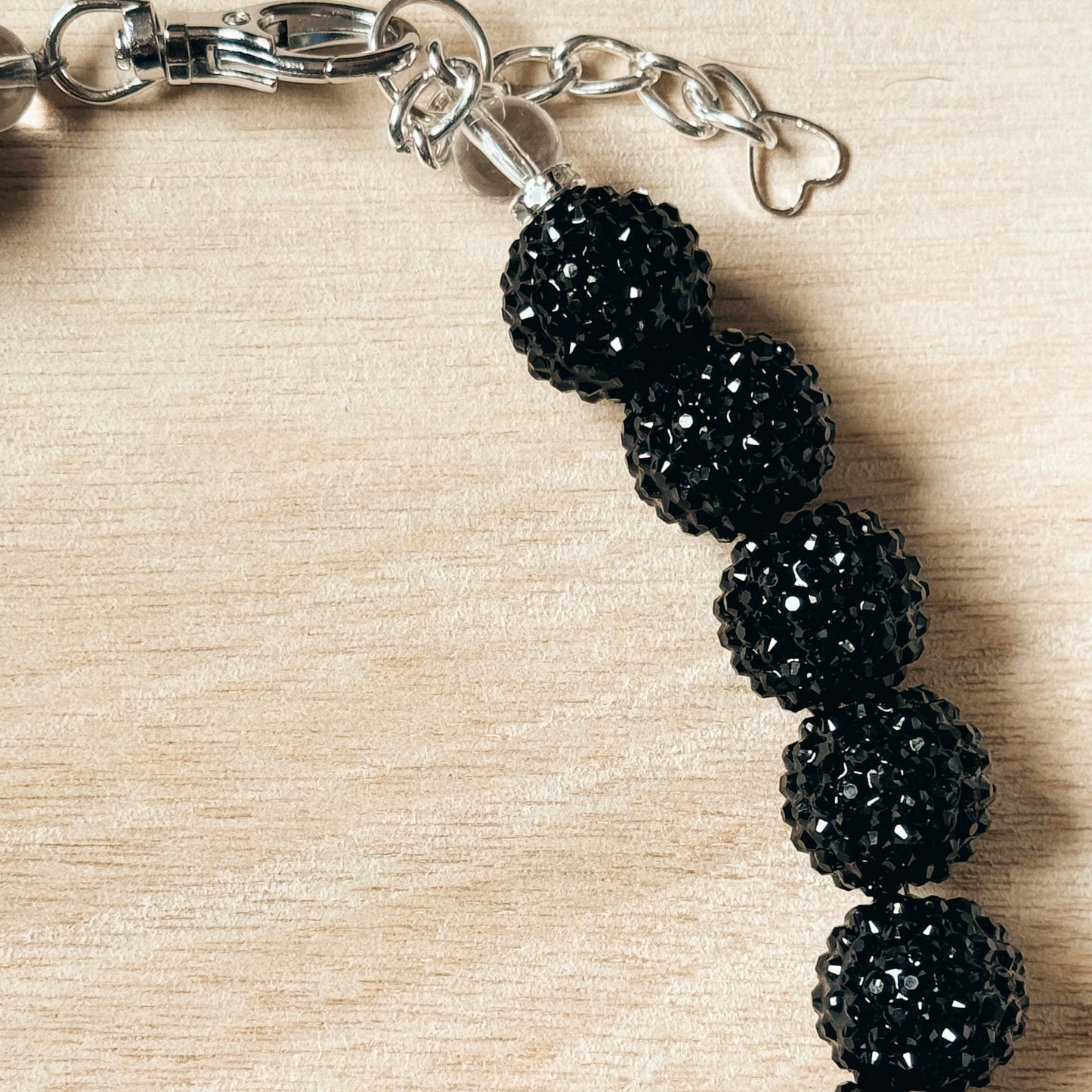DAZZLING BLACK NECKLACE