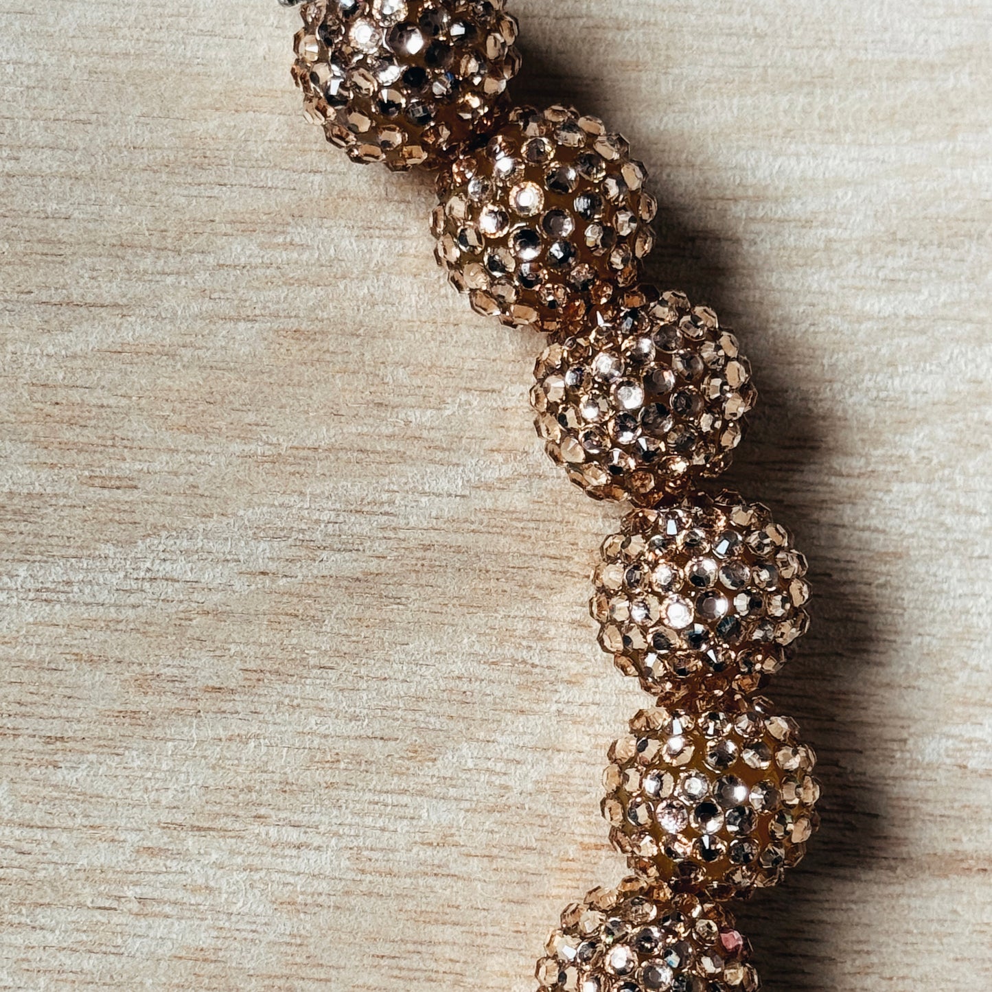 DAZZLING GOLD NECKLACE